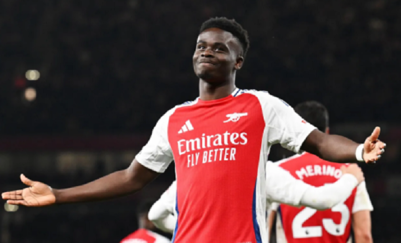 saka-buc-xuc-voi-var-du-arsenal-nguoc-dong-thang